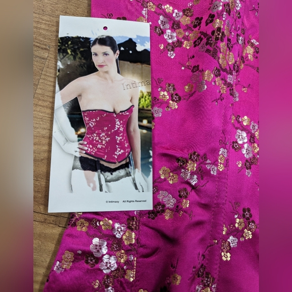 Corset - Picture 3 of 5